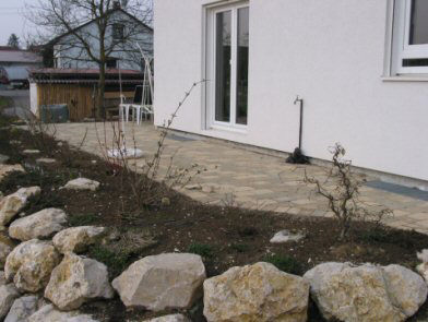Vor dem Haus